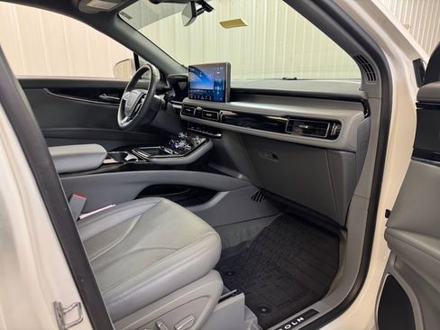 Used 2023 Lincoln Nautilus Reserve AWD/4WD image 29