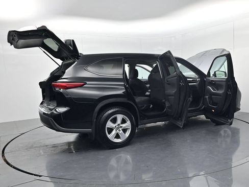Used 2023 Toyota Highlander L FWD image 61