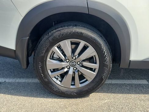 Used 2025 Nissan Pathfinder S FWD image 7