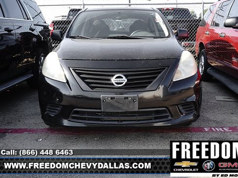 Used 2012 Nissan Versa S FWD image 3