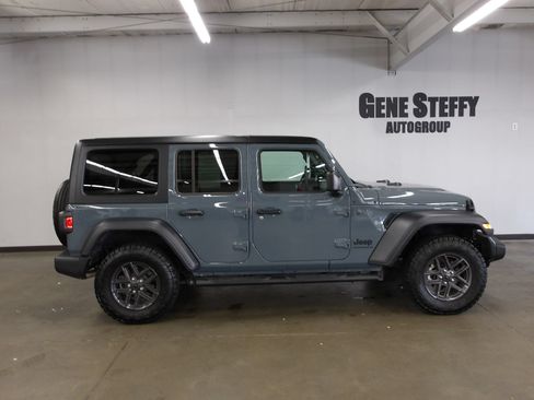 Used 2024 Jeep Wrangler Unlimited Sport AWD/4WD image 3