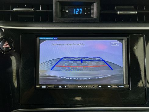 Used 2018 Toyota Corolla LE image 24