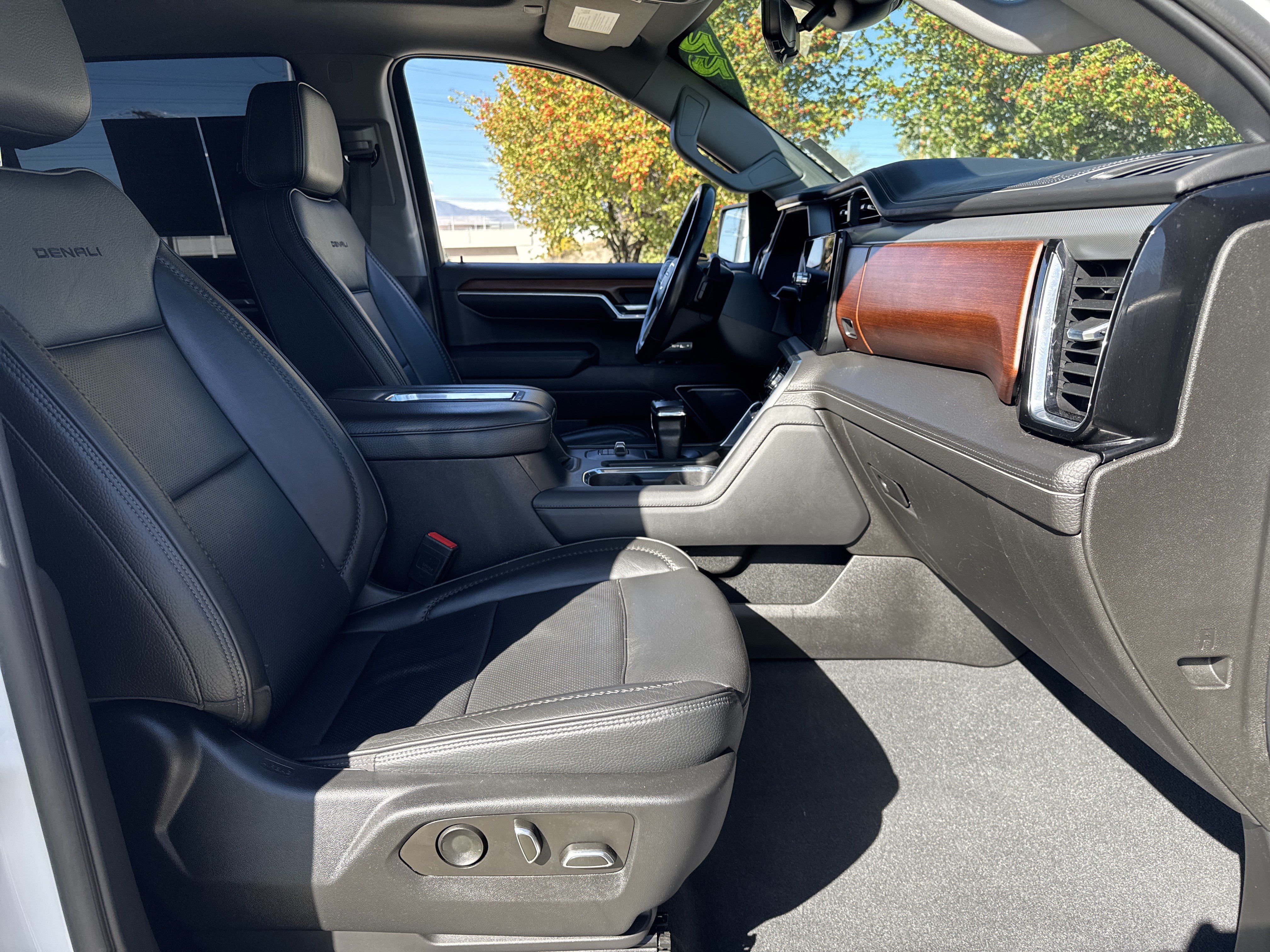 Used 2022 GMC Sierra 1500 Denali w/ Denali Reserve Package AWD/4WD image 17