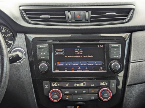 Used 2019 Nissan Rogue SV FWD image 15