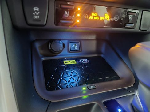 New 2025 Toyota RAV4 Limited image 27