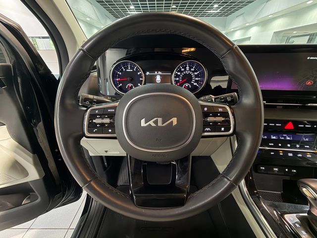 Used 2024 Kia Carnival EX FWD image 18