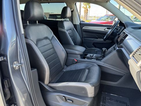 Used 2021 Volkswagen Atlas SEL Premium image 40