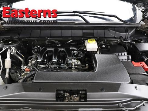 Used 2024 Nissan Pathfinder SV image 7