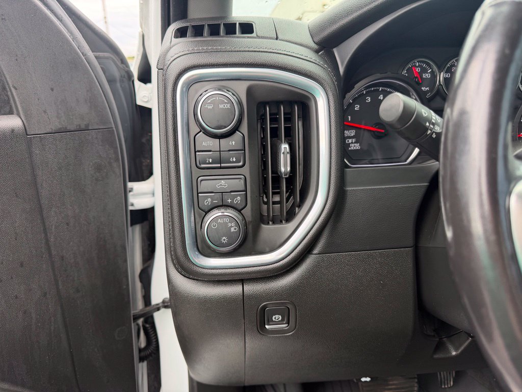 Used 2021 Chevrolet Silverado 1500 LT AWD/4WD image 24