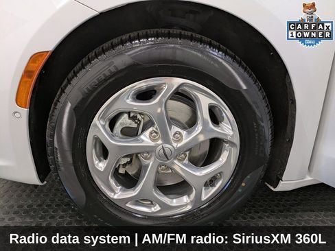 Used 2022 Chrysler Pacifica Limited image 9