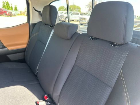 Used 2019 Toyota Tacoma SR5 AWD/4WD image 18