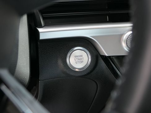 Used 2023 Kia Telluride LX image 16