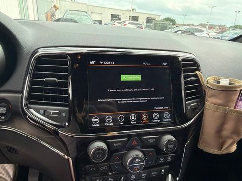 Used 2021 Jeep Grand Cherokee Limited w/ Premium Lighting Group AWD/4WD image 13