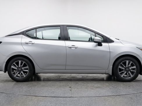 Used 2025 Nissan Versa SV FWD image 11