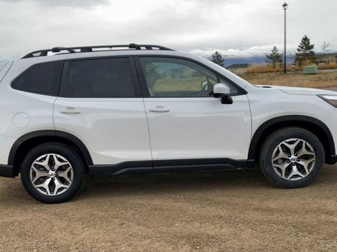 Used 2023 Subaru Forester Premium image 9