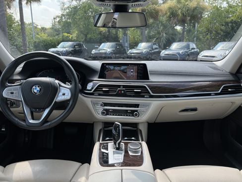 Used 2020 BMW 740i w/ Premium Package RWD image 29