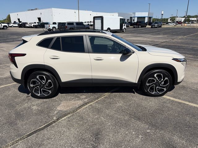 Used 2026 Chevrolet Trax RS w/ Sunroof Package FWD image 7