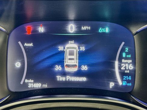 Used 2023 Chrysler Pacifica Limited w/ Uconnect Theater Family Group FWD image 16