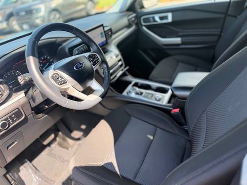 Used 2023 Ford Explorer XLT AWD/4WD image 16
