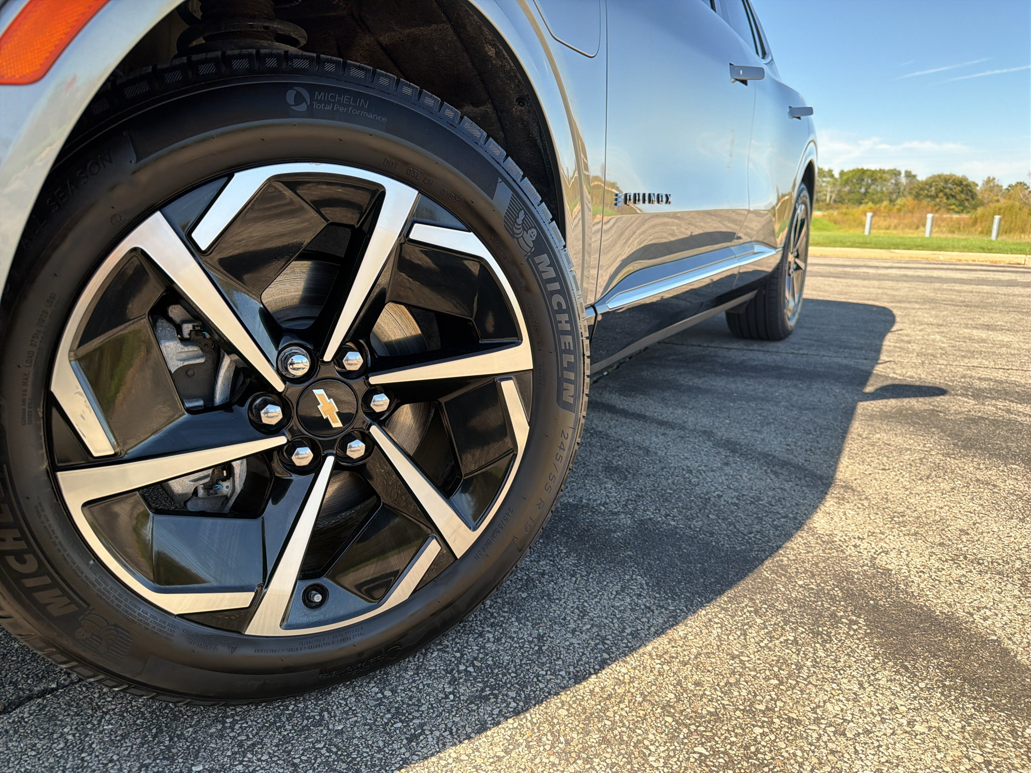 Used 2025 Chevrolet Equinox EV LT w/ LPO, Blackout Package FWD image 9