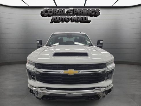 Used 2025 Chevrolet Silverado 2500 LT w/ Convenience Package AWD/4WD image 2