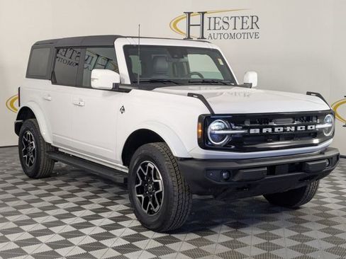 Used 2024 Ford Bronco Outer Banks image 2