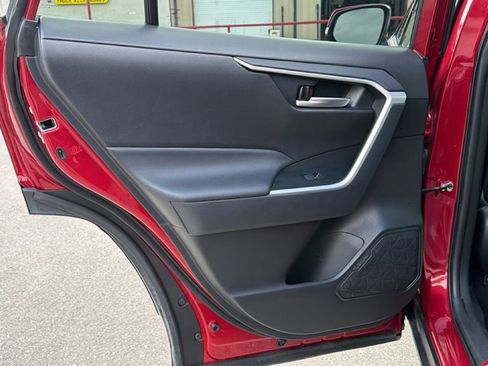 Certified 2025 Toyota RAV4 XLE FWD image 33