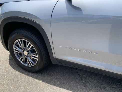 Used 2025 Chevrolet Traverse LT FWD image 55