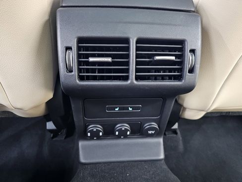 Used 2017 Jaguar F-PACE Premium image 27