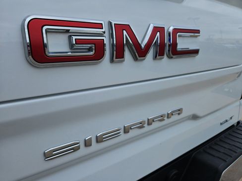Used 2022 GMC Sierra 1500 SLT AWD/4WD image 22