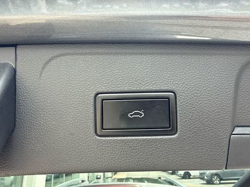 Used 2018 Volkswagen Atlas SE FWD image 21