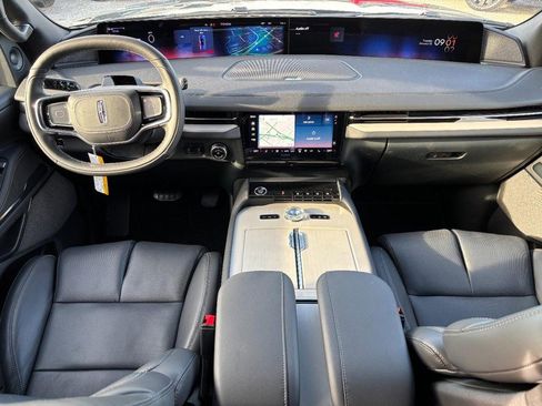 New 2026 Lincoln Navigator L Reserve w/ Jet Appearance Package image 12