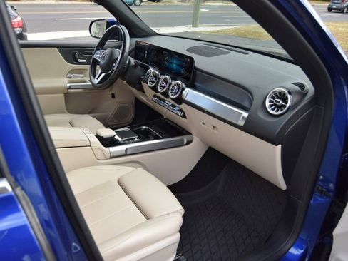 Used 2021 Mercedes-Benz GLB 250 4MATIC w/ Premium Package image 20
