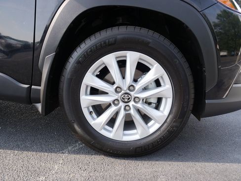 Used 2024 Toyota Corolla Cross LE image 11