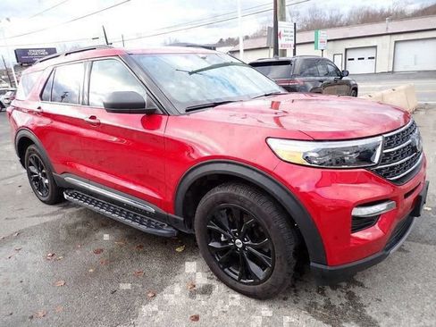 Used 2023 Ford Explorer XLT w/ Equipment Group 202A AWD/4WD image 4