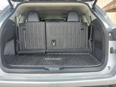 Used 2022 Toyota Highlander XLE FWD image 59