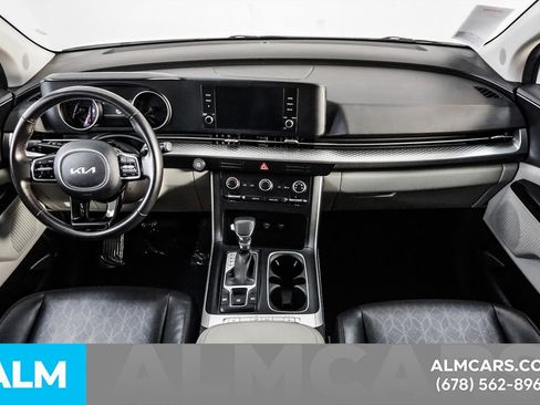 Used 2024 Kia Carnival LX image 24