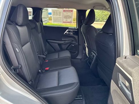 Used 2025 Mitsubishi Outlander ES AWD/4WD image 30