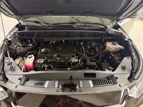 Used 2022 Toyota Highlander XLE FWD image 57