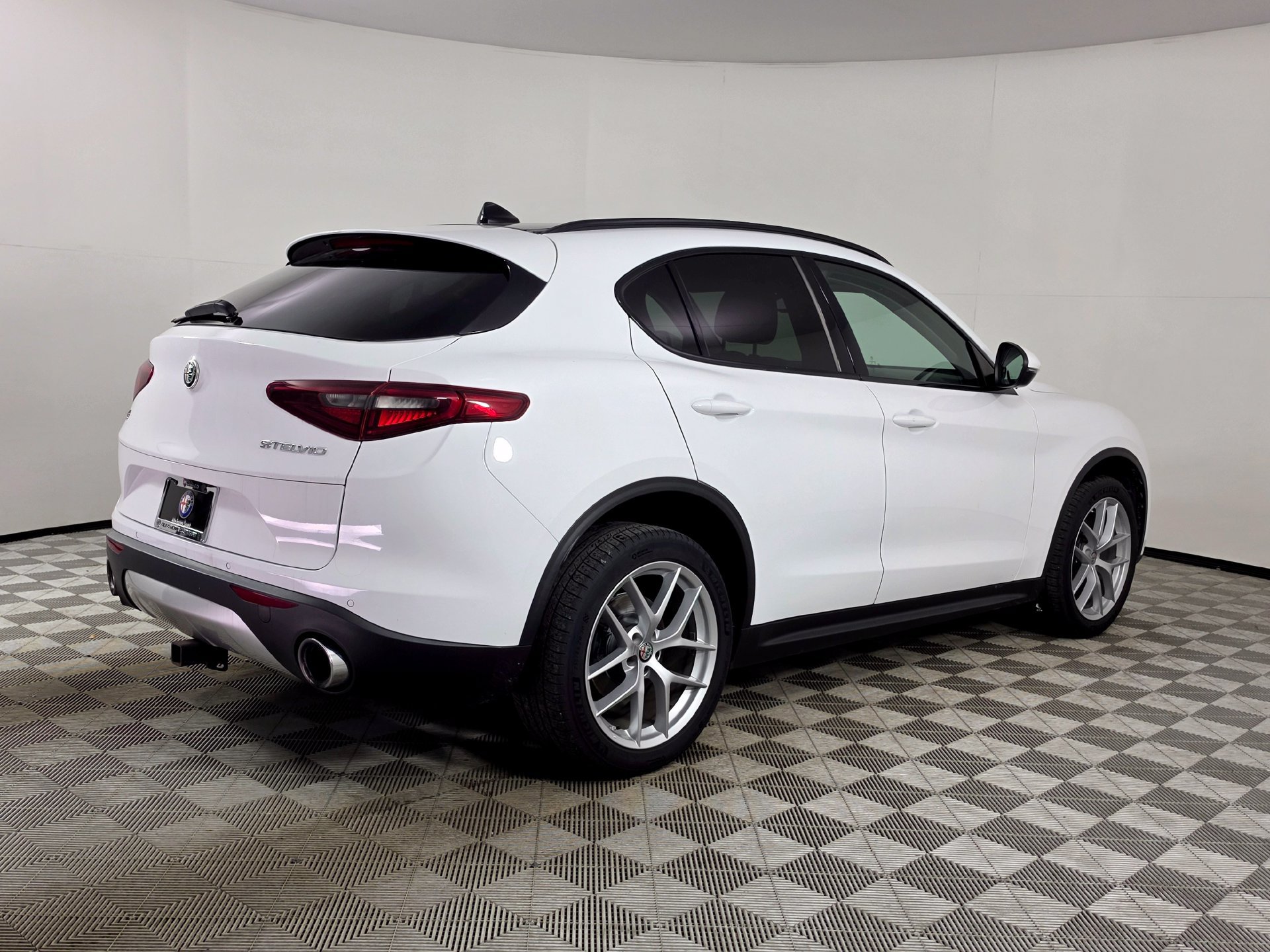 Used 2019 Alfa Romeo Stelvio Sport w/ Quick Order Package 22J Sport AWD/4WD image 7
