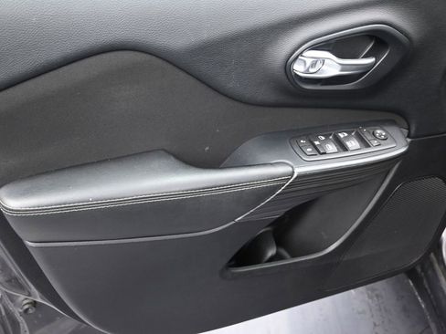 Used 2016 Jeep Cherokee Latitude image 10