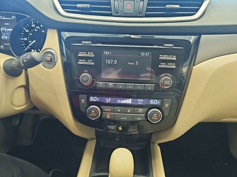 Used 2015 Nissan Rogue SV image 22