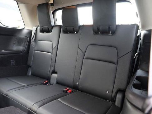 Certified 2025 Nissan Pathfinder SL w/ SL Premium Package FWD image 30