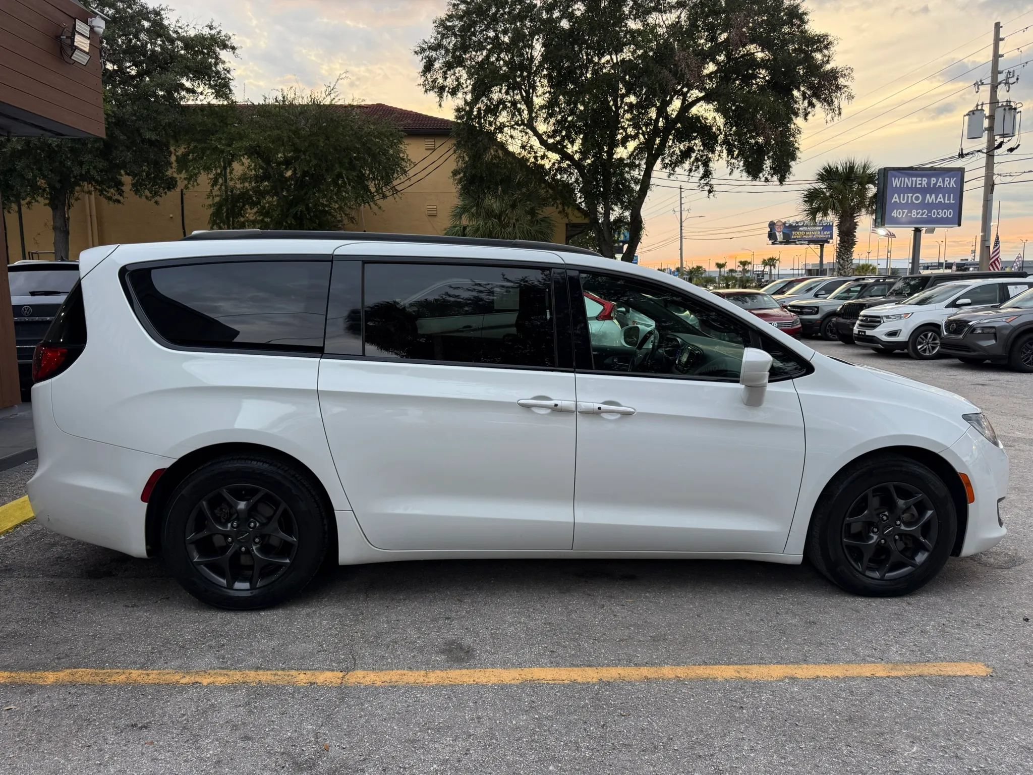 Used 2018 Chrysler Pacifica Touring-L Plus FWD image 5