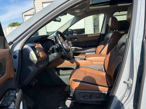 Used 2023 Nissan Pathfinder Platinum w/ Cargo Package AWD/4WD image 15