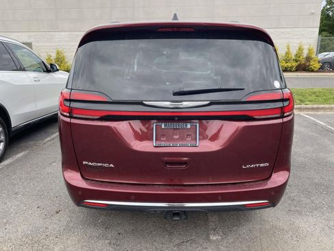 Used 2023 Chrysler Pacifica Limited w/ Uconnect Theater Family Group FWD image 8