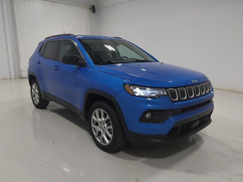 Used 2022 Jeep Compass Latitude AWD/4WD image 13