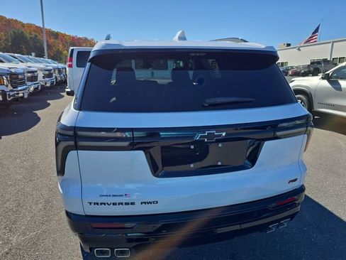 New 2026 Chevrolet Traverse RS w/ LPO, Floor Liner Package image 4