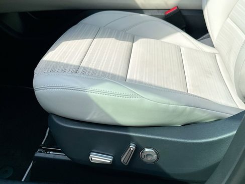 New 2026 Lincoln Nautilus Reserve AWD/4WD image 9