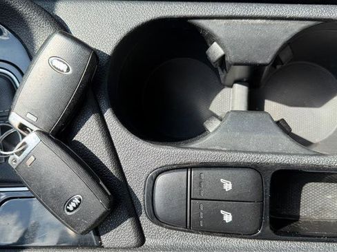 Used 2017 Kia Niro FWD image 29